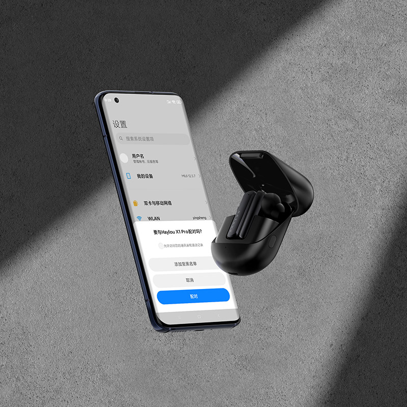 Arte de um fone de ouvido Haylou X1 Pro em um estojo ao lado de um smartphone