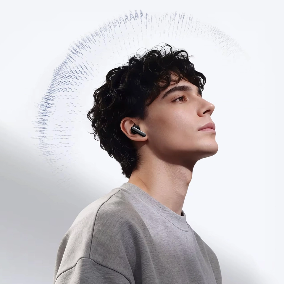 Hombre con HAYLOU Flowbuds N50 ANC
