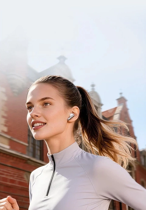 Mujer corriendo con auriculares HAYLOU Flowbuds N55