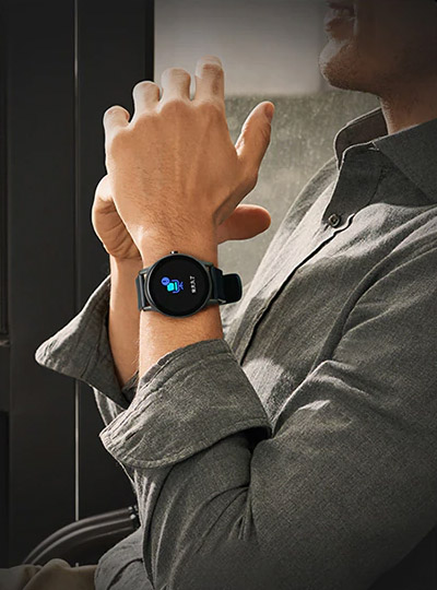 Haylou GS Displays an idle alert screen on a person's wrist