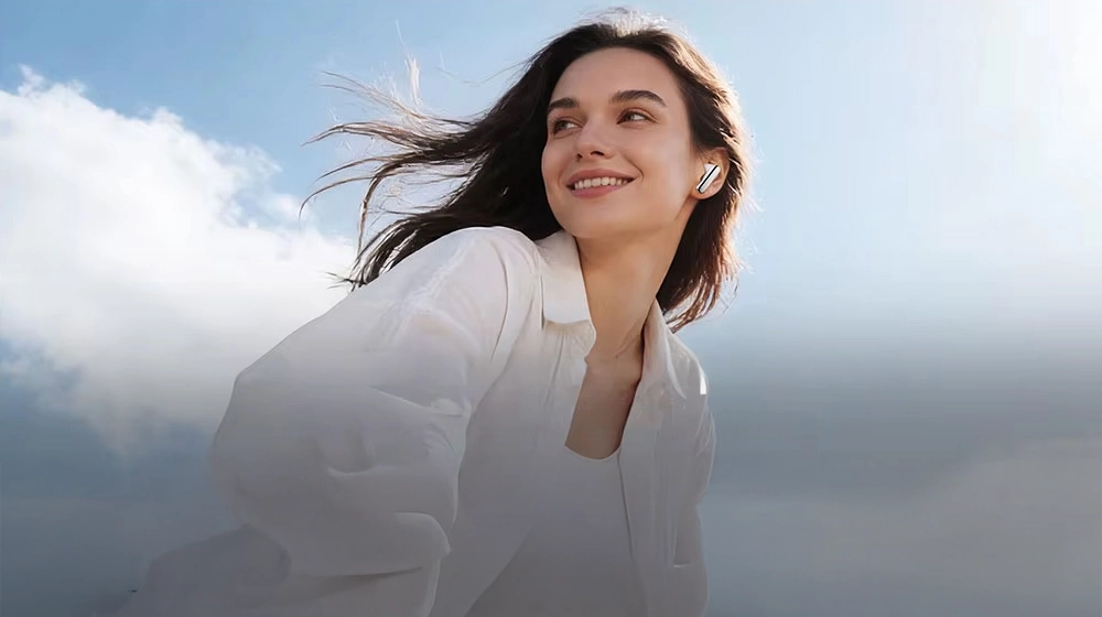 Woman wearing HAYLOU Flowbuds N50 in wind