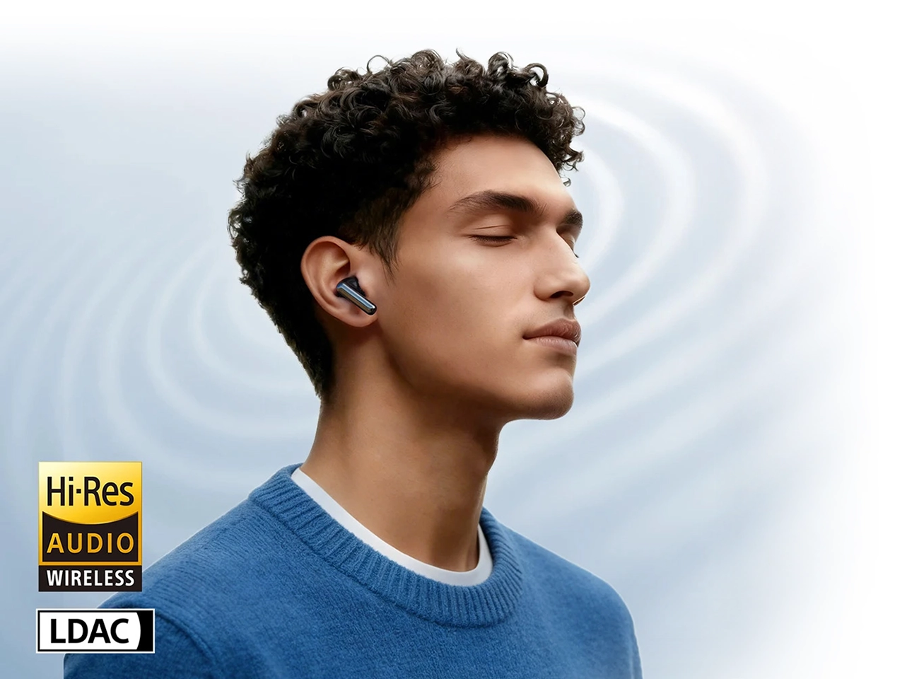 Homem usando HAYLOU Flowbuds N55 com áudio Hi-Res